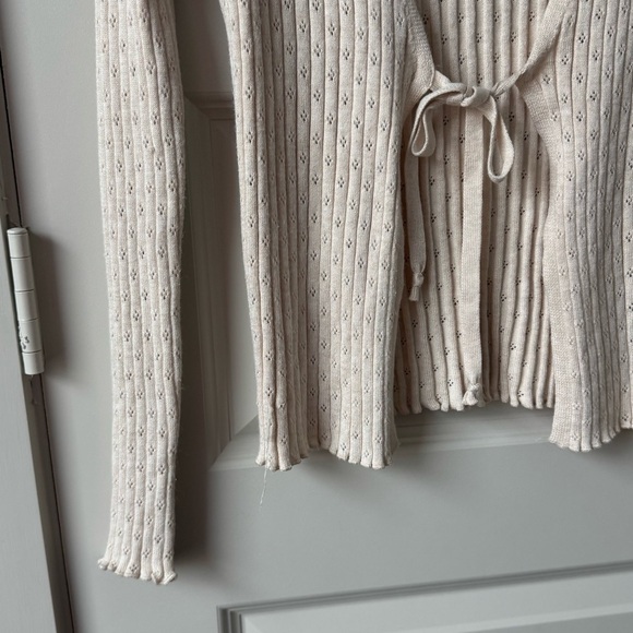 Chelsea & Theodore Long Sleeve Pointelle Knit Tie Front Sweater Size Small - Picture 4 of 5